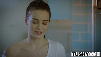 play Un film de comédie sexy avec une brune reste immobile pendant les relations sexuelles