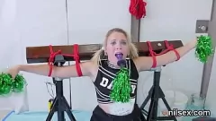 play Terapia BDSM: Paciente travesso é pego no asilo