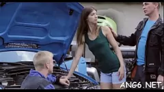 play Urmărește-o pe Susan Ayn în acest trio sălbatic în aer liber în timp ce este bâjbâită și futută de doi tipi excitați