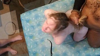 play Sex with a fat black woman having sex with a Russian woman
