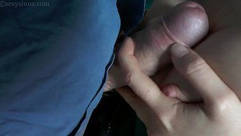 play Questa donna sexy ama mettere il suo cazzo tra le sue tette