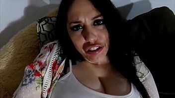 play Trentenaire aux gros seins a une petite chatte et provoque des orgasmes