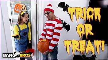 play Dwóch mężczyzn spędza Halloween w dziwnych kostiumach i wspaniałym seksie