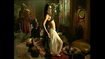 Filme porno cu fete cu fundul mare care suge ditamai penisul de mare