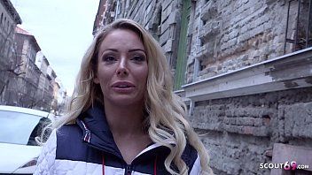 play Nemtoaica cucerita in public si penetrata la un hotel de lux