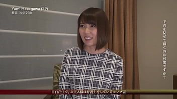 play Três mulheres maduras lindas e muito pervertidas tiram a roupa e começam a se beijar