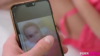 play Cette blonde est baisée dans un cul spectaculaire
