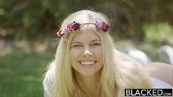play Hot blonde women who will blow your mind