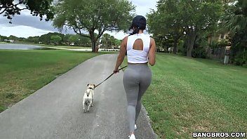 Roxana Goodness chce kutasa w dupę od pierwszej randki zerżniętej przez szczeniaka xnxx