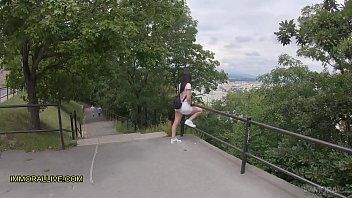 No tiene problema en mostrar sus pechos en lugares públicos.