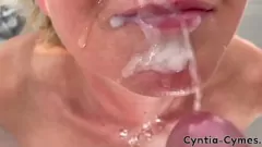 L'intimo pompino di Euro MILF e lo spettacolo per semi con bocca piena di sperma!